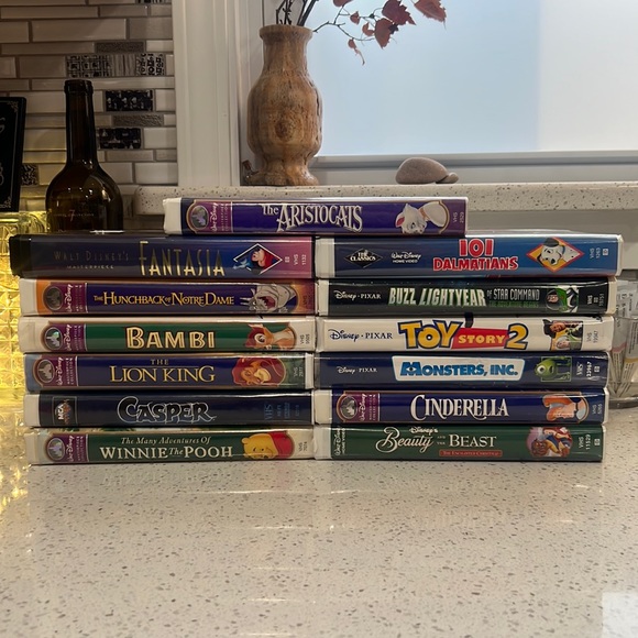 13 Disney and Pixar VHS tapes - Picture 1 of 3